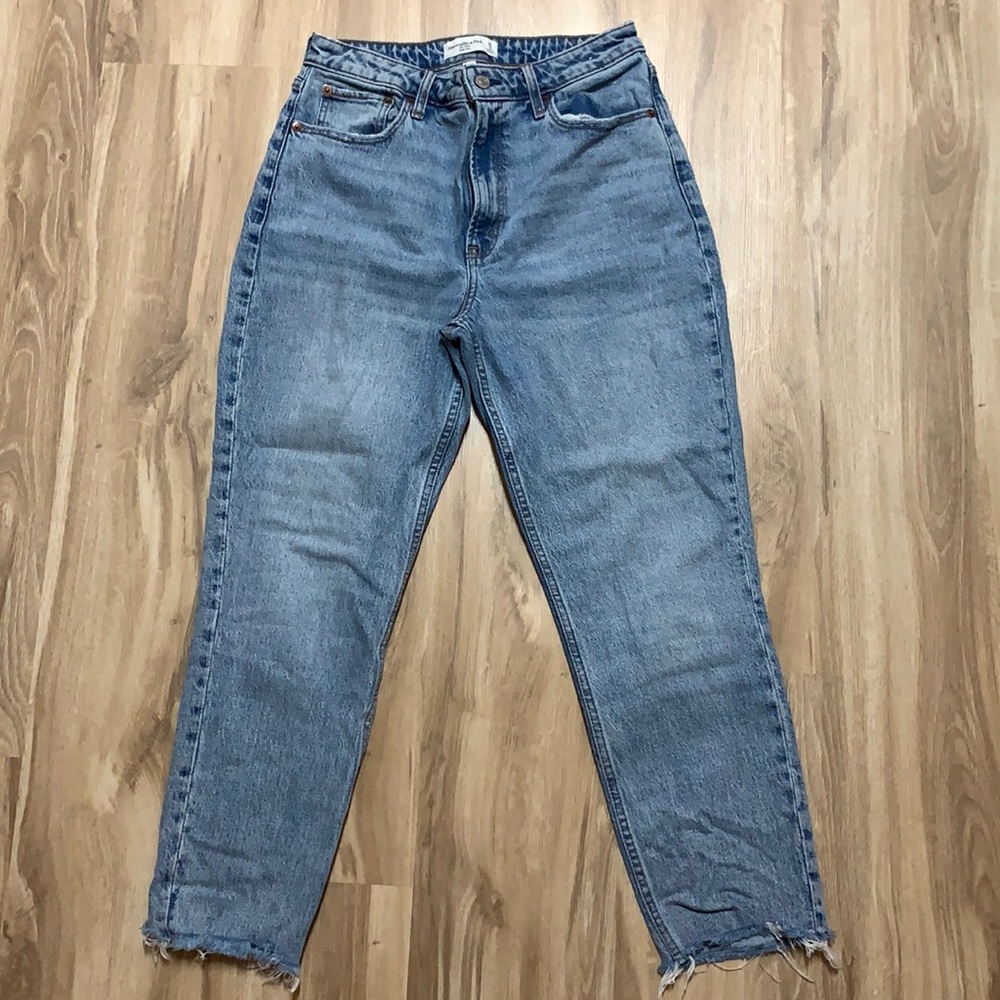 Size 29/8R Abercrombie High Rise Mom Jean Curve Love